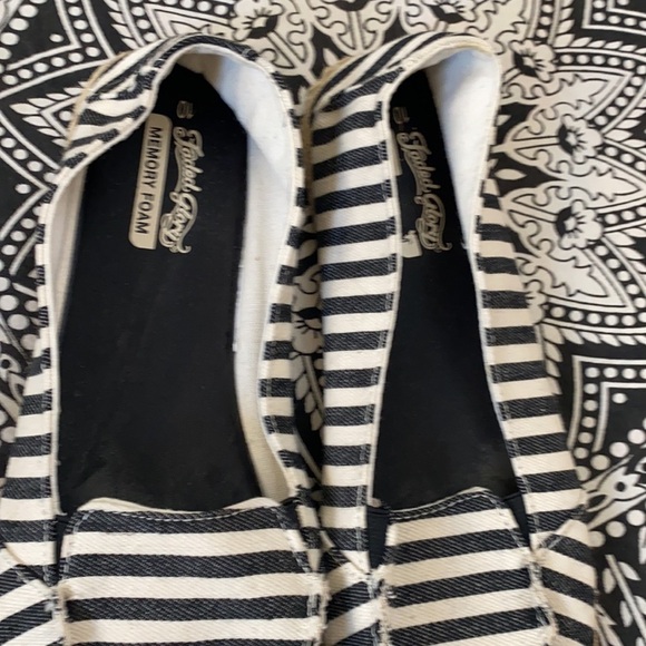 Striped slip ons 🖤 - Picture 4 of 11